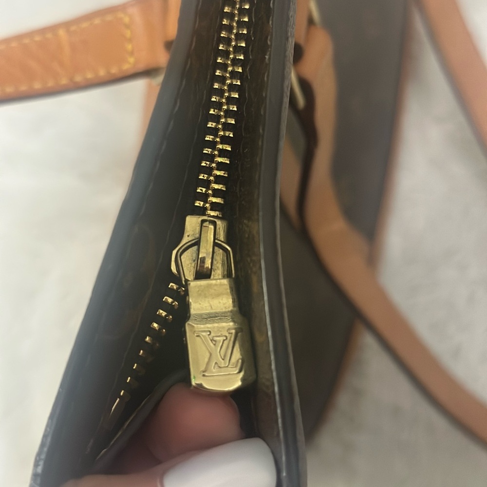 LOUIS VUITTON
LV Monogram Babylone - Picture 7 of 12